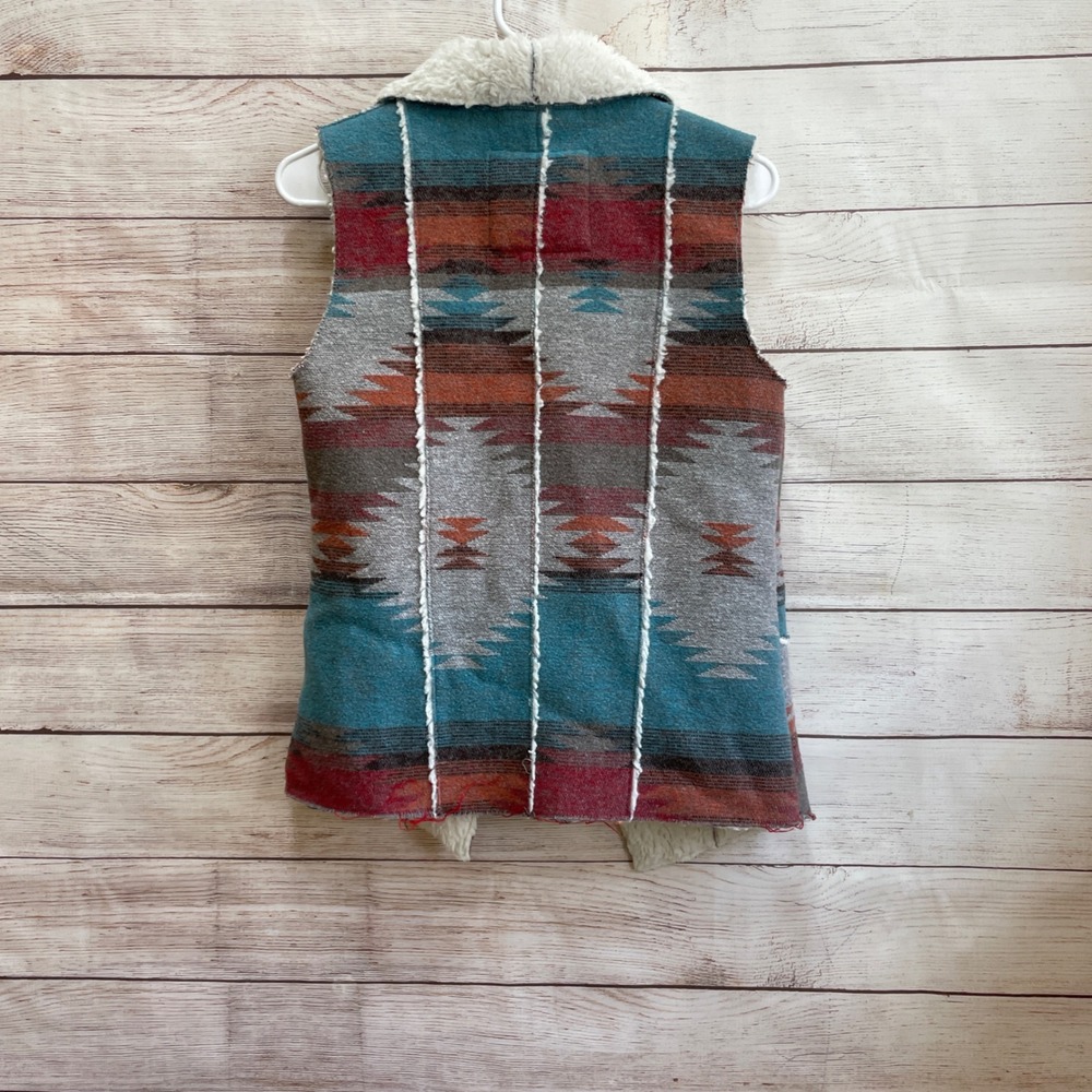 MOSSIMO TRIBAL PRINT SHERPA LINED VEST - Picture 4 of 5